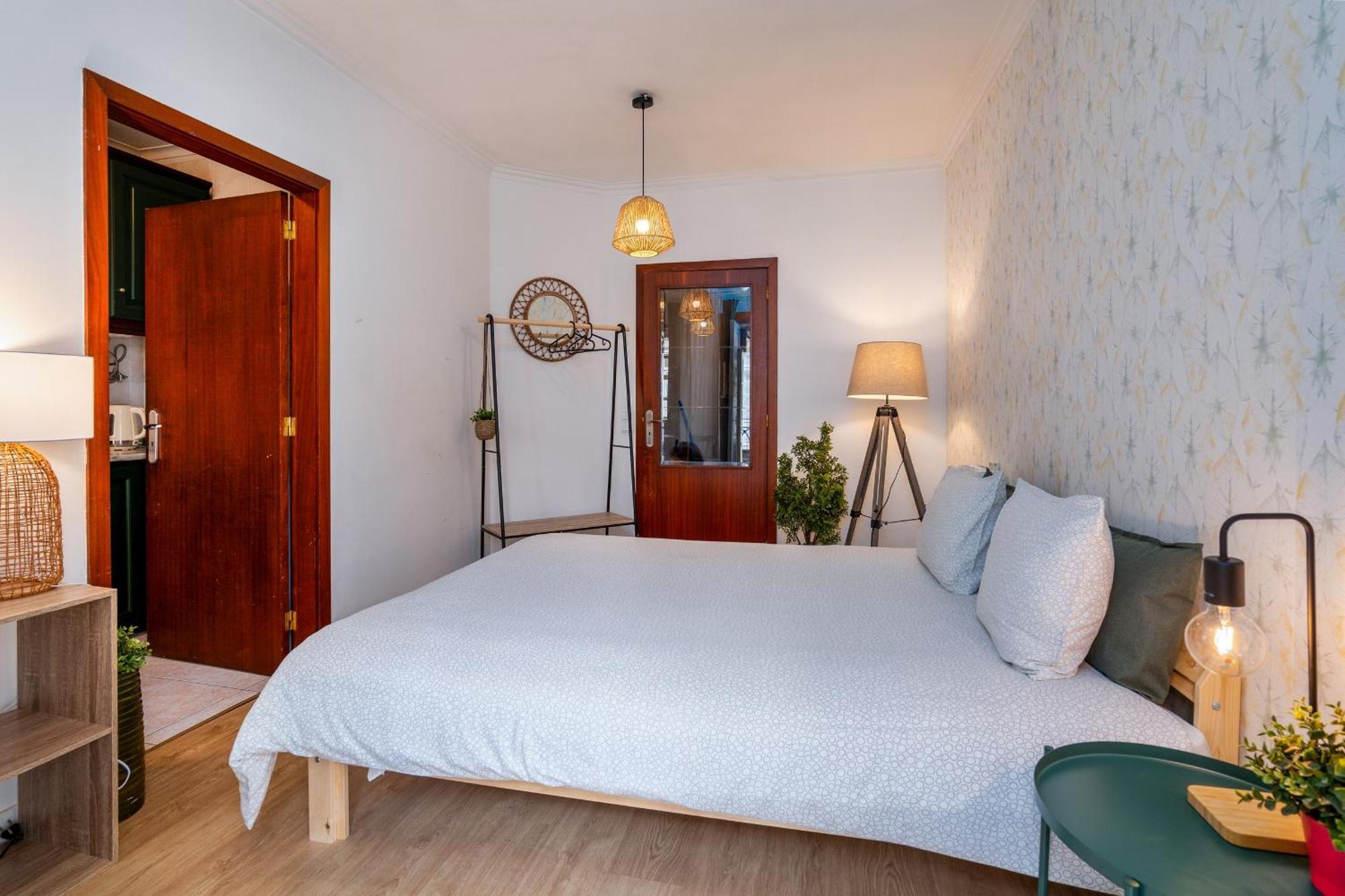 Renovated Feb25 Clerigos Cozy Balcony With Self Check In Lejlighed Porto Eksteriør billede