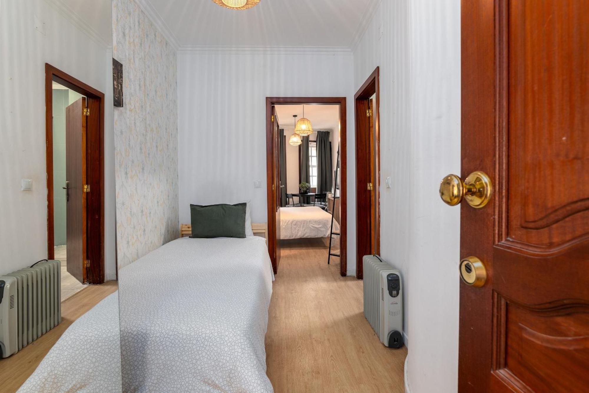 Renovated Feb25 Clerigos Cozy Balcony With Self Check In Lejlighed Porto Eksteriør billede